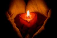 Любовный приворот на красной свече